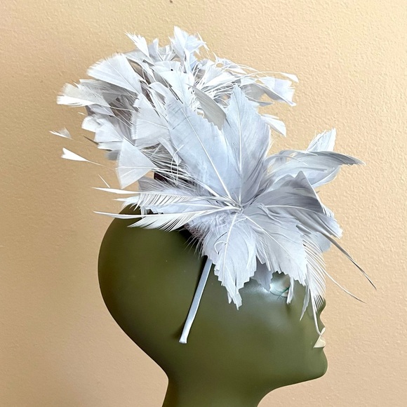 Elegant gray Fascinator - Picture 3 of 5